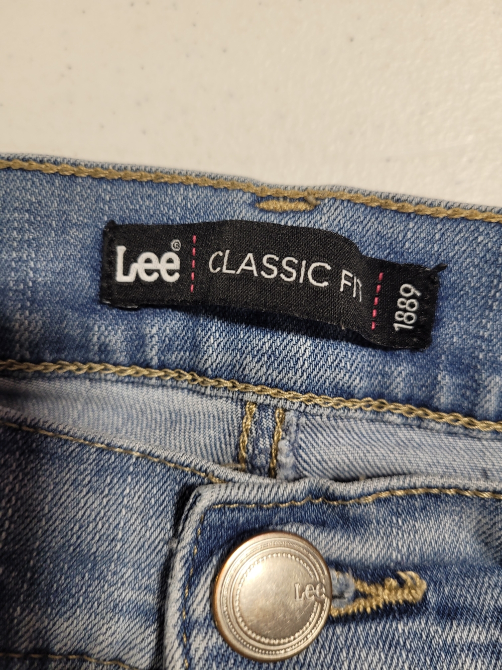 Lee Women's Boot Cut Jeans in Light Blue Wash - Picture 2 of 6